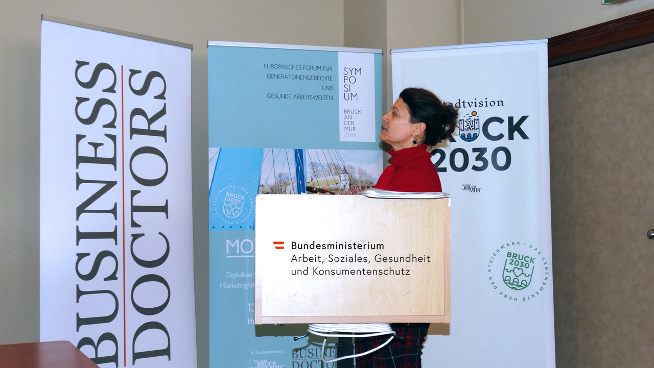 6. Symposium Bruck an der Mur - Mag.rer.soc.oec.Dr.phil. Manuela Hargassner-Delpos (Bmask) begeistert mit ihrem fesselnden Vortrag zum Thema "Digitalisierung und Robotisierung der Arbeits(welten) im Gesundheits- und Pflegebereich"